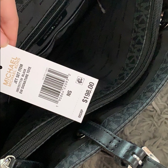 ✨SOLD NWT Michael Kors Purse✨ - Picture 4 of 4